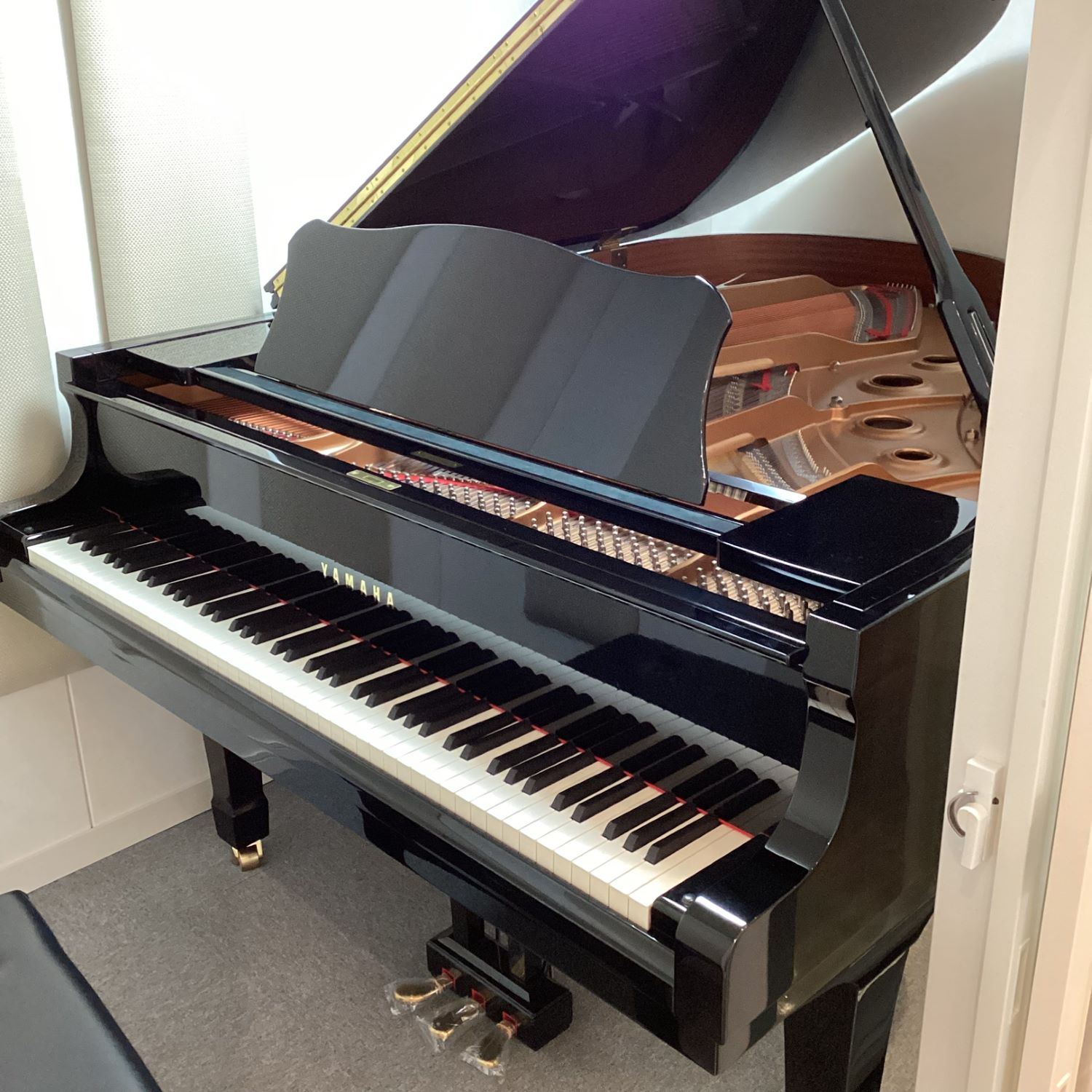 【中古】YAMAHA(ヤマハ)/ C3【中古グランドピアノ/現物画像】【黒鏡面仕上げ】【1996年製】【USED】【コクーンシティさいたま新都心店】(2500004204728)|島村楽器 USED SHOP