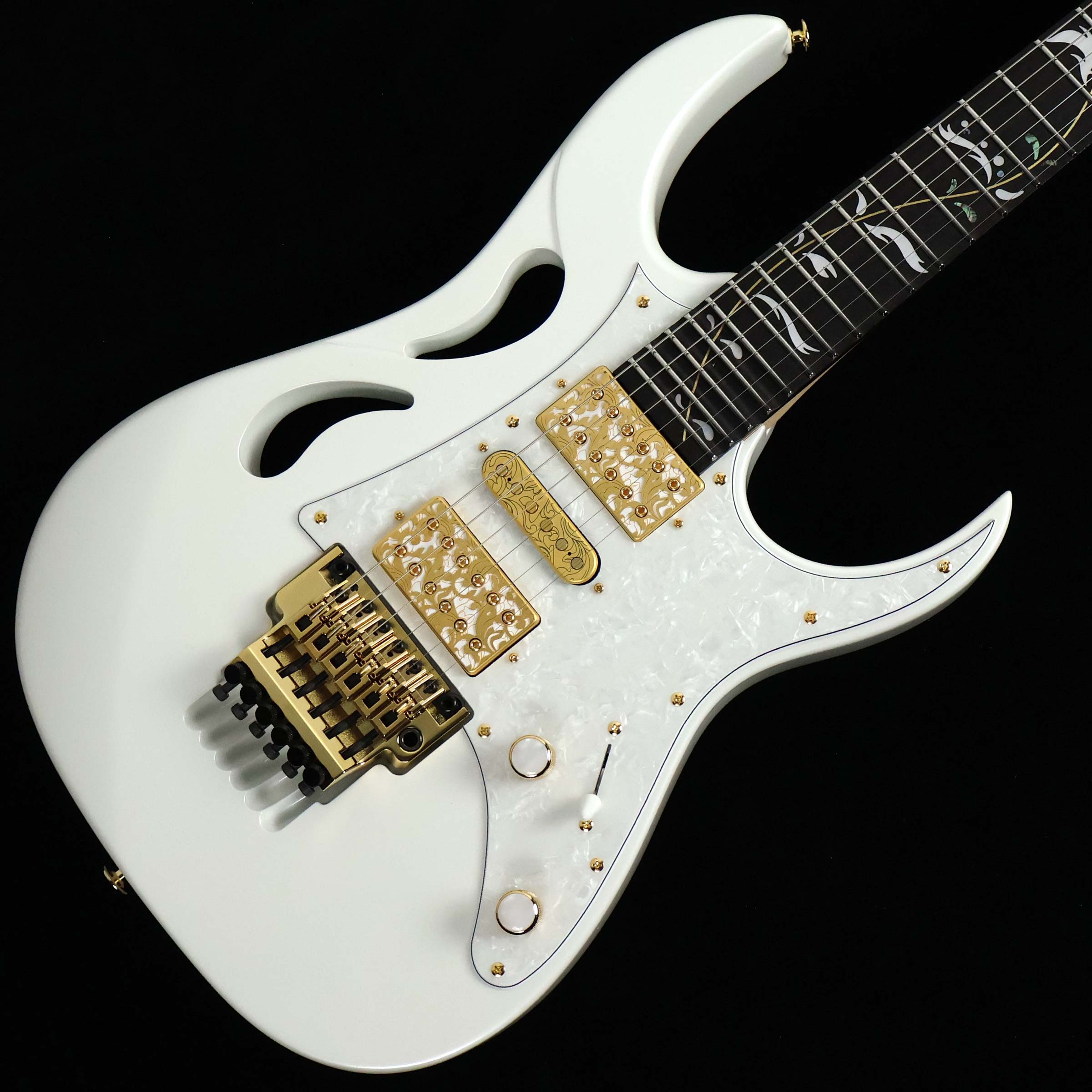 Ibanez PIA3761 Stallion White　S/N：F2510669 STEVE VAI Newシグネチャーモデル アイバニーズ 【未展示品】