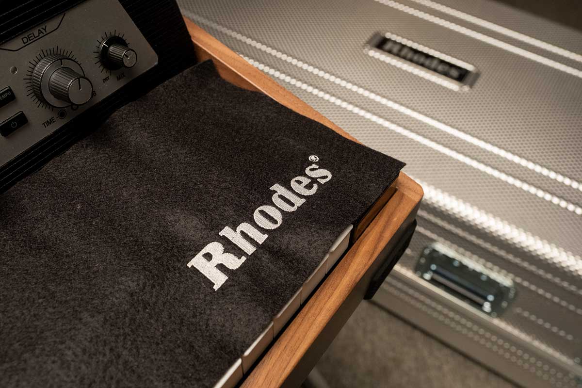 RHODES Soft Key Cover フェルト・カバー [MK8 73鍵モデル]専用カバー ローズ 【受注生産 納期6ヶ月 ※注文後のキャンセル不可】｜島村楽器