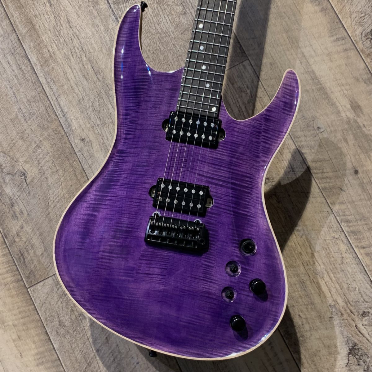 【マラソン期間中 エントリーでさらP5倍】Valenti Guitars Nebula Carved 6st / See through Purple エレキギター ヴァレンティギターズ Made in Italy【 新宿PePe店 】|島村楽器