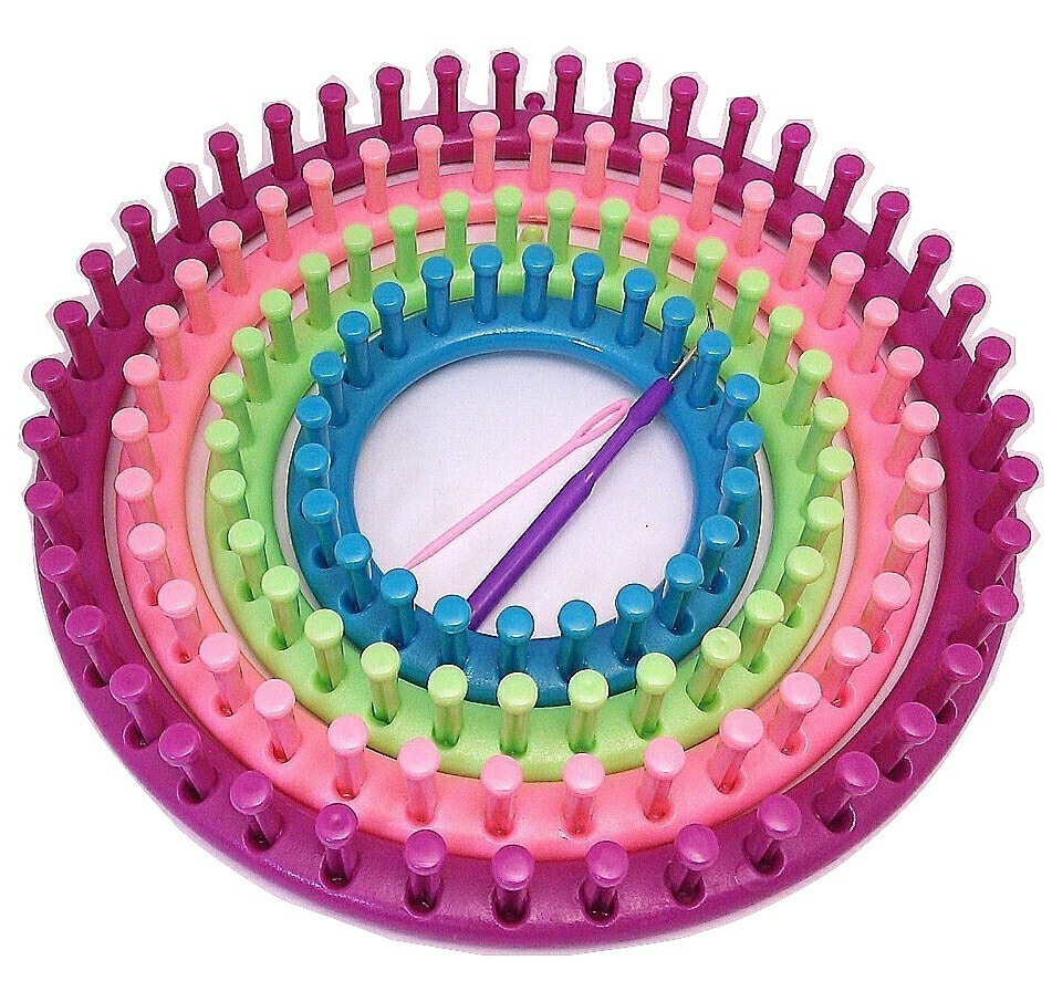 楽天市場 訳あり品 ニットクイックルーム 帽子が簡単に自分で作れる 編み機 編み針付き 赤ちゃんから大人まで 4つのサイズのセット 手作り プレゼントに オリジナル日本語訳作り方説明書付き 毛糸 編み物 キット 初心者 おもちゃ クリスマス こどもの日 おもちゃと