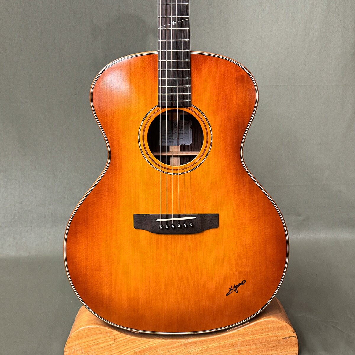 【新品】K.ヤイリ BL-120 K. Yairi BL-120 SG Custom 全面単板 爆音ながらホールド感抜群・オールラウンドに使える1本 コスモブラック・ジリコーテつまみ