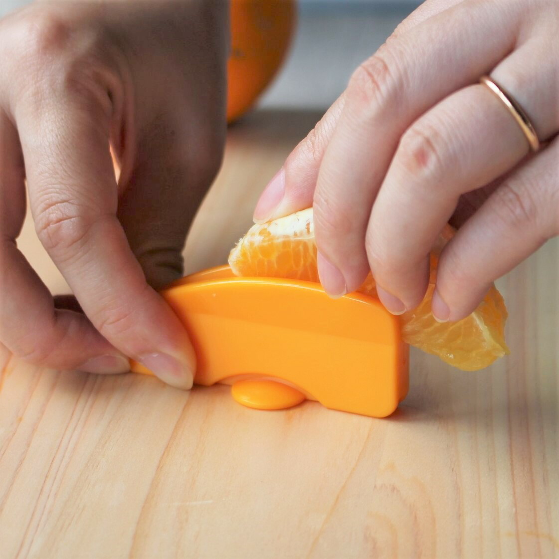 【下村工業公式ショップ】日本製フルベジオレンジカッターFOK-01時短調理燕三条製簡単調理用品フルーツデザート皮むきカッターオレンジフルーツレモン皮ジューサーむき果汁果物