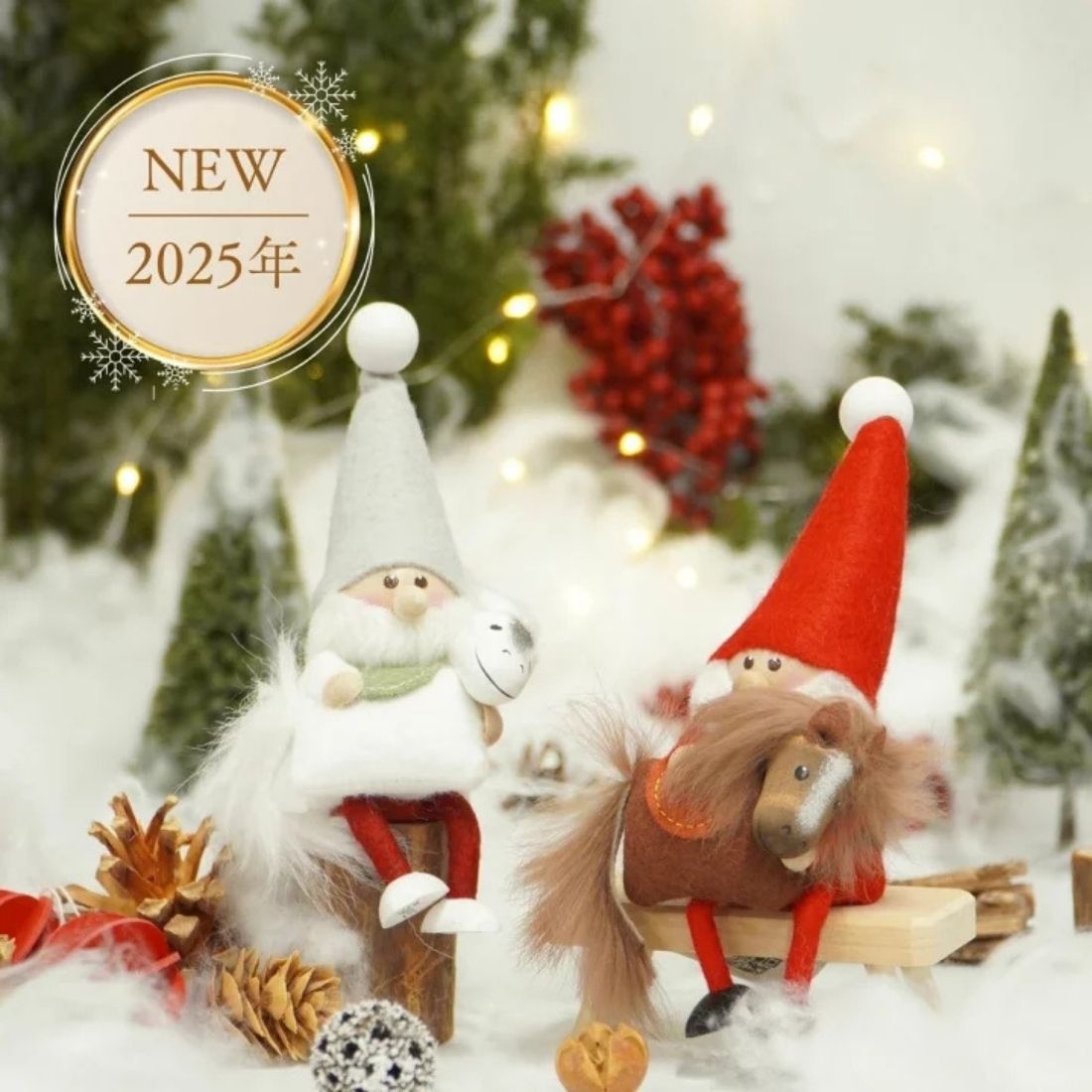 ノルディカニッセ　タツノオトシゴを抱えたサンタ&へびを抱えたサンタ　ソファ付き ノルディカニッセ タツノオトシゴを抱えたサンタ&へびを抱えたサンタ