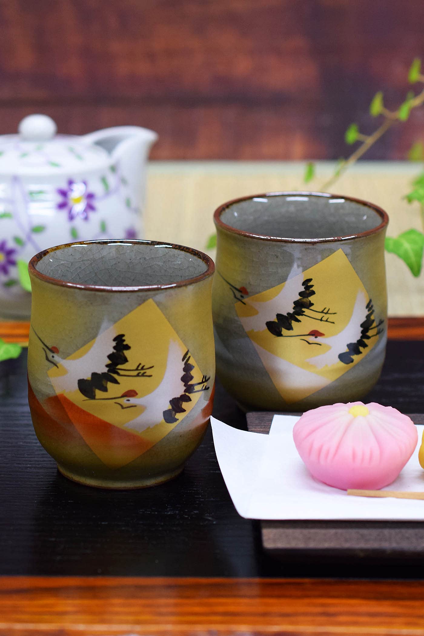 和座の蔵 今めかしい ありの実 湯呑み 九谷焼 夫婦関係湯呑み 金箔鶴 瀬戸もの 御前上等 ブランド名 和食器 日本製 還暦祝賀会 古希祝賀会 喜寿祝賀会 米寿祝賀会 差し上げ物 差し上げ物
