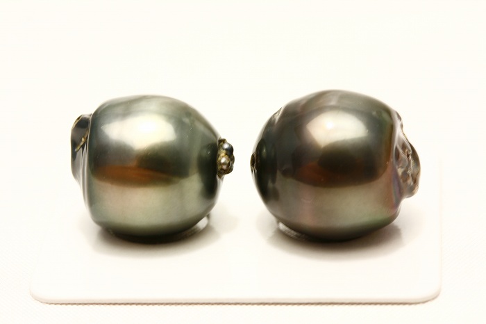 タヒチ黒蝶真珠パールルース 両穴 16×14mm ブラックカラー|真珠倶楽部