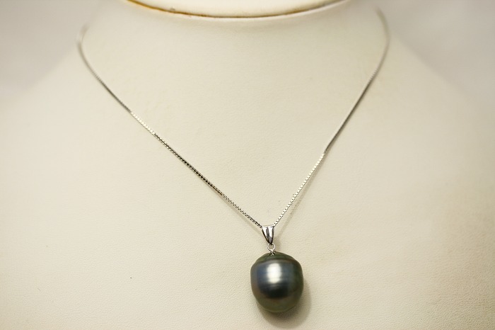 タヒチ黒蝶真珠パールペンダントトップ 18×16mm ブラックカラー K14WG製 レディースジュエリー・アクセサリー 