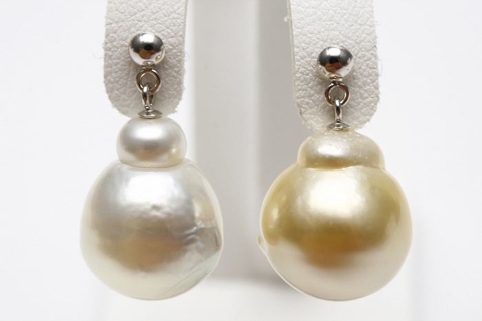 南洋白蝶真珠パールピアス14mmマルチカラーK18製