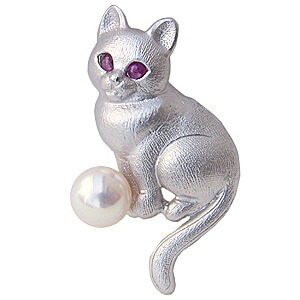 ネコ ねこ 猫 キャット ブローチ ラペルピン ピンブローチ パールブローチ ルビー 本真珠 あこや アコヤ 6-6.5mm 送料無料 レディース メンズ 男女兼用 ユニセックス 人気 おすすめ プレゼント ギフト ジュエリー 決算 セール｜パールジュエリー専門店 真珠の杜