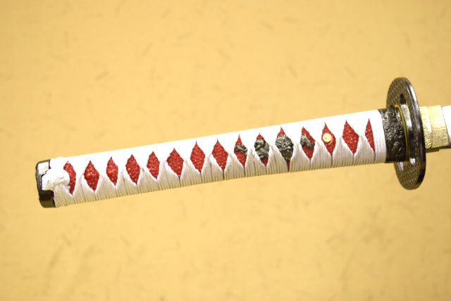 楽天市場 あす楽対応 模造刀 刀匠 鬼神丸国重写し赤銀鞘 新選組斉藤一の愛刀 職人が丹念に製造 コスプレのグッズとしても人気です 新仕様 送料無料 代引手数料別 美術刀剣 模造刀 模擬刀 美術刀 日本刀 刀 刀剣 黒石目 石目 コスプレ Ast しのび