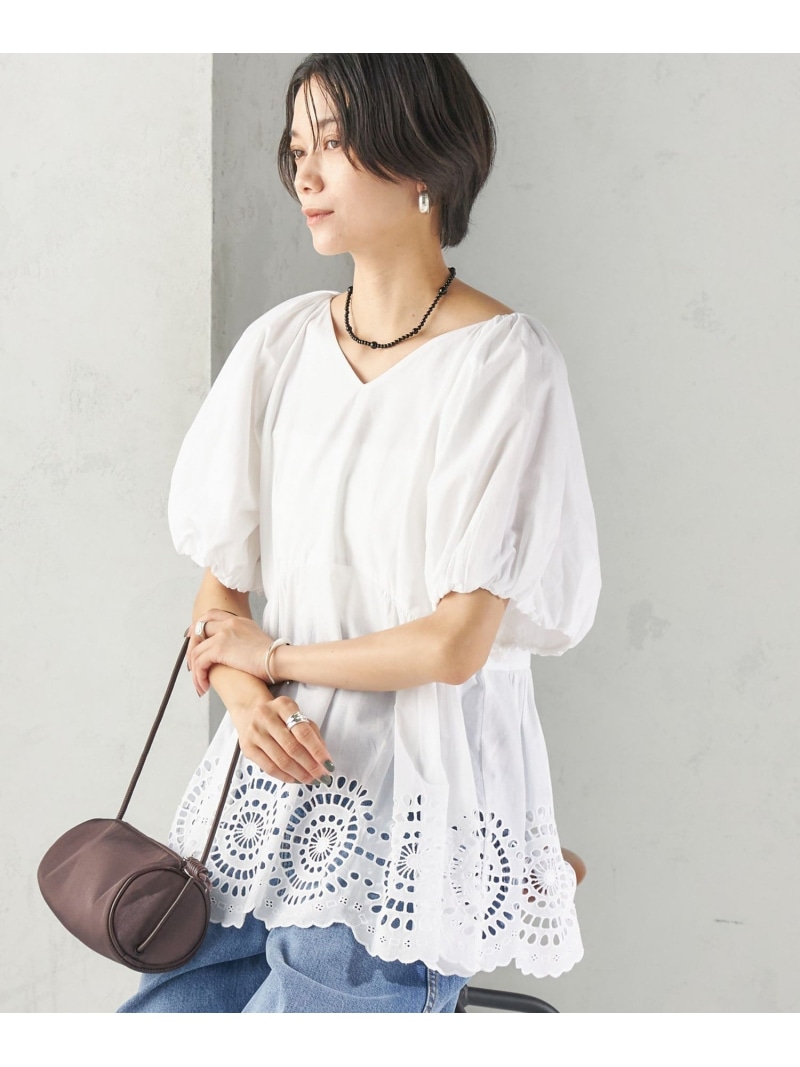 《予約》＜洗濯機可能＞Sohana: シフリー 刺繍 Vネック ペプラム ブラウス SHIPS WOMEN シップス トップス シャツ・ブラウス ホワイト【先行予約】*【送料無料】[ Fashion]｜SHIPS　シップス