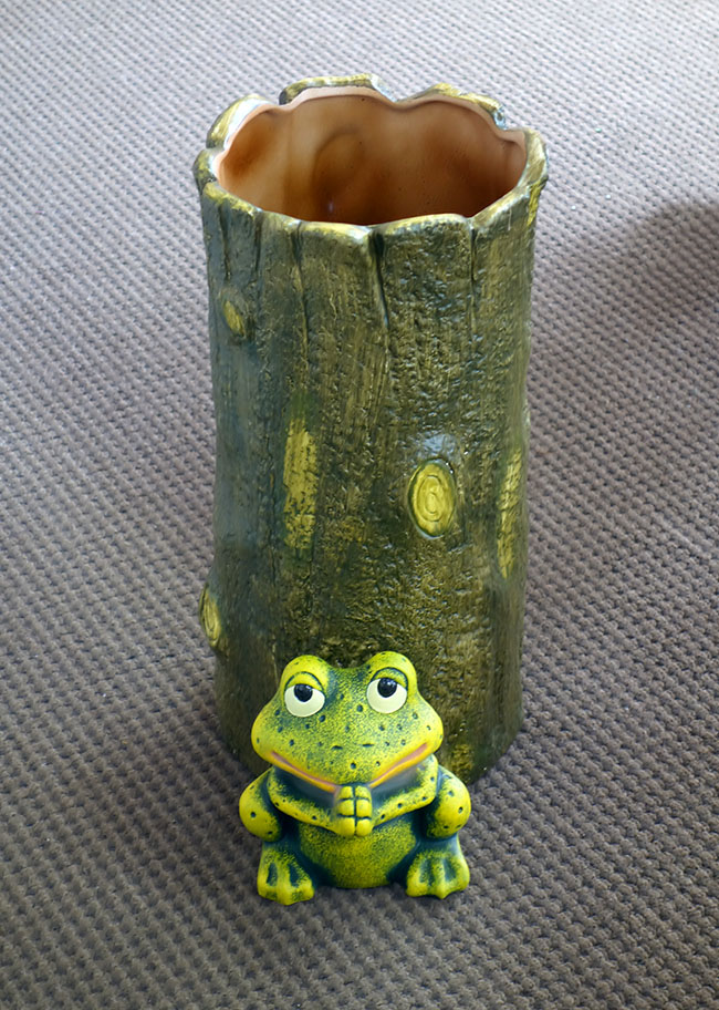 陶器製置物/カエルの傘立て/蛙/ グリーン /ダストボックス/高さ48cm Amazon.co.jp: 陶器製置物/カエルの傘立て/蛙/傘置き/緑蛙