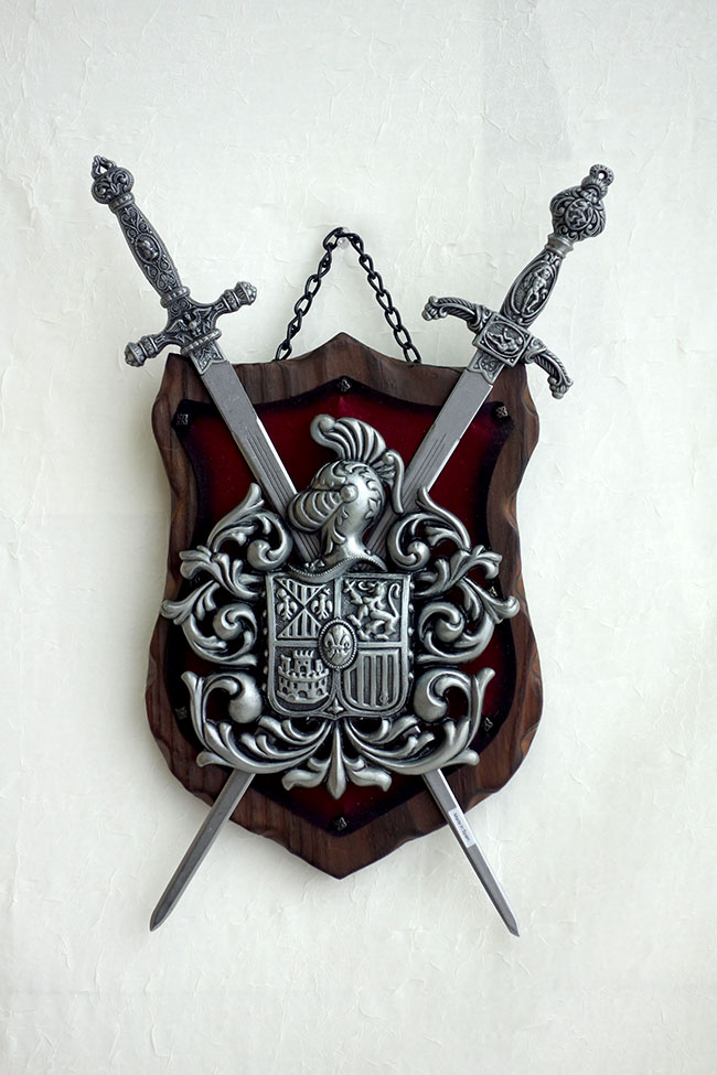 6479円 日本最大の 6479円 受注生産品 新入荷しました スペイン製 アンティーク調 ヘラルドリィ 壁掛け中世の騎士紋章と剣