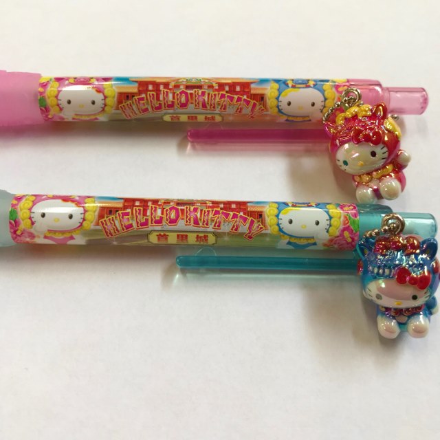 楽天市場 沖縄限定 シーサー キティーちゃん ボールペンorシャープペン ２種類 人気 ペン シャーペン キャラクター キティー かわいい ピンク 水色 ご当地キャラクター ご当地キティー 国際通りのおみやげやさん