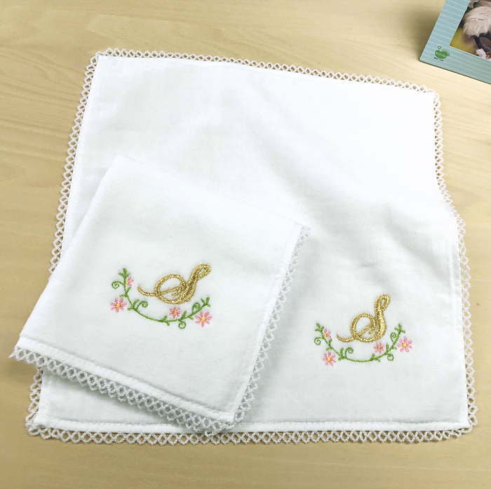 楽天市場 母の日 ハンカチ イニシャルsのタオルハンカチホワイト2枚 ハンカチ イニシャル 刺繍 ハンカチ マザー 記念品 名入れ プレゼント 女性 タオルハンカチ ギフト イニシャル刺繍ハンカチ ギフト 女性 内祝い お返し ハンドタオル 名入れプレゼント 今治 名入れ