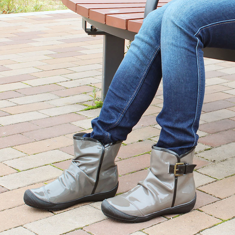 楽天市場 アウトレット レインブーツ ショート ギャザー カジュアル グリップ性が強く雨でも雪でも安心 レディース ショート 長靴 人気 ゴム シンプル ロングブーツ エナメル 通勤 防寒 通学 雨靴 合皮 シューファンタジー