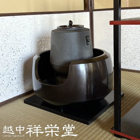 楽天市場】【茶器/茶道具 風炉＆風炉釜＆五徳＆敷板付】 面取風炉 金谷