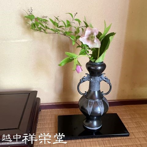 休日限定 金谷宗林作 高岡 唐銅花入柑子口龍耳 菖蒲地紋 木箱入り 茶道具 Fucoa Cl