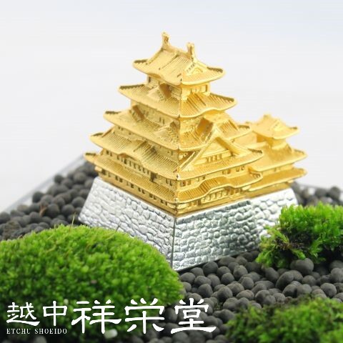 【日本製】箱城 姫路城 金M色 手のうち大きさのお城
