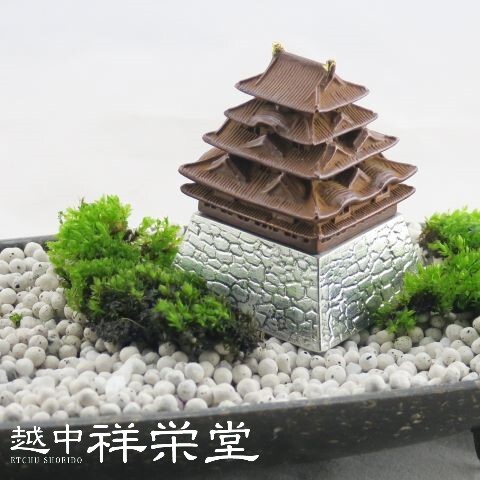 【日本製】箱城 名古屋城 焼老練家色 金ちらし 手のうち大きさのお城
