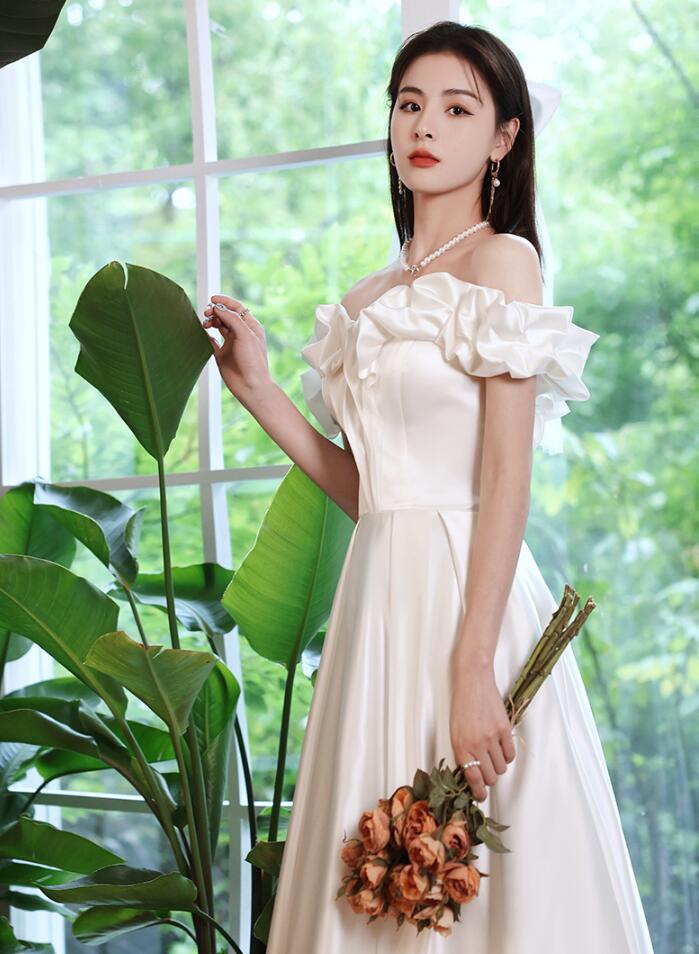 人気ショップが最安値挑戦 送料無料 ウェディングドレス ブライダルドレス サテン ロングドレス プリンセスドレス 肩出し 白 上品 優雅 パーティー ドレス 礼服 結婚式 背中編み上げ お花嫁ドレス 海外挙式 撮影 披露宴 二次会 演奏会 発表会 司会 舞台 ピアノ