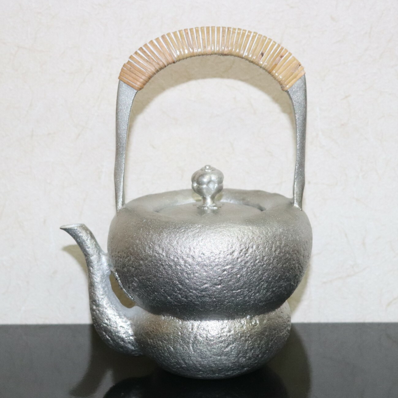 純錫急須 箪瓢形 錫 100％ 利巧さ泰樹 急須 きゅうす 茶 茶の葉 抹茶 茶漉し 言い慣わし芸術 御前上等 御前上等感 日本製 国産 錫瓶 酒 日本酒 手作り 絵書き 言い慣わし芸術士 すず 珠玉 錫急須 珈琲