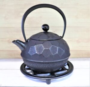 南部鉄器 鉄瓶 南部鉄瓶 ボロノイ 0.6L やかん ヤカン 日本製 急須 直火 金気止め 大容量 南部鉄 鉄分補給 おしゃれ 茶器 コーヒー 茶瓶 オシャレ 鉄器 お土産 贈り物 プレゼント ギフト 割れない 鉄分補給 かっこいい 大きい ケトル 白湯 直火ok 国産 かわいい 及春 7,252円