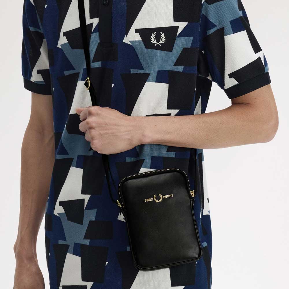フレッドペリー バッグ FRED PERRY SMOOTH LEATHER SMALL SIDE BAG L2802 (102:BLACK) ショルダー ボディバッグ サイドバッグ