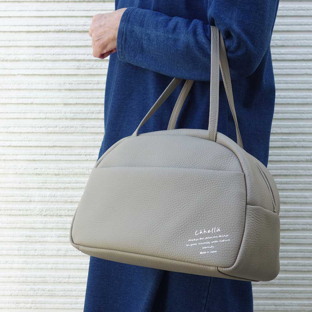 風合いの良いナチュラルレザーのミニボストンバッグ Lahella ラヘラ ムスタ2 L-300 グレージュ(日本製) トート ショルダー イタリアンレザー|靴のシナガワ