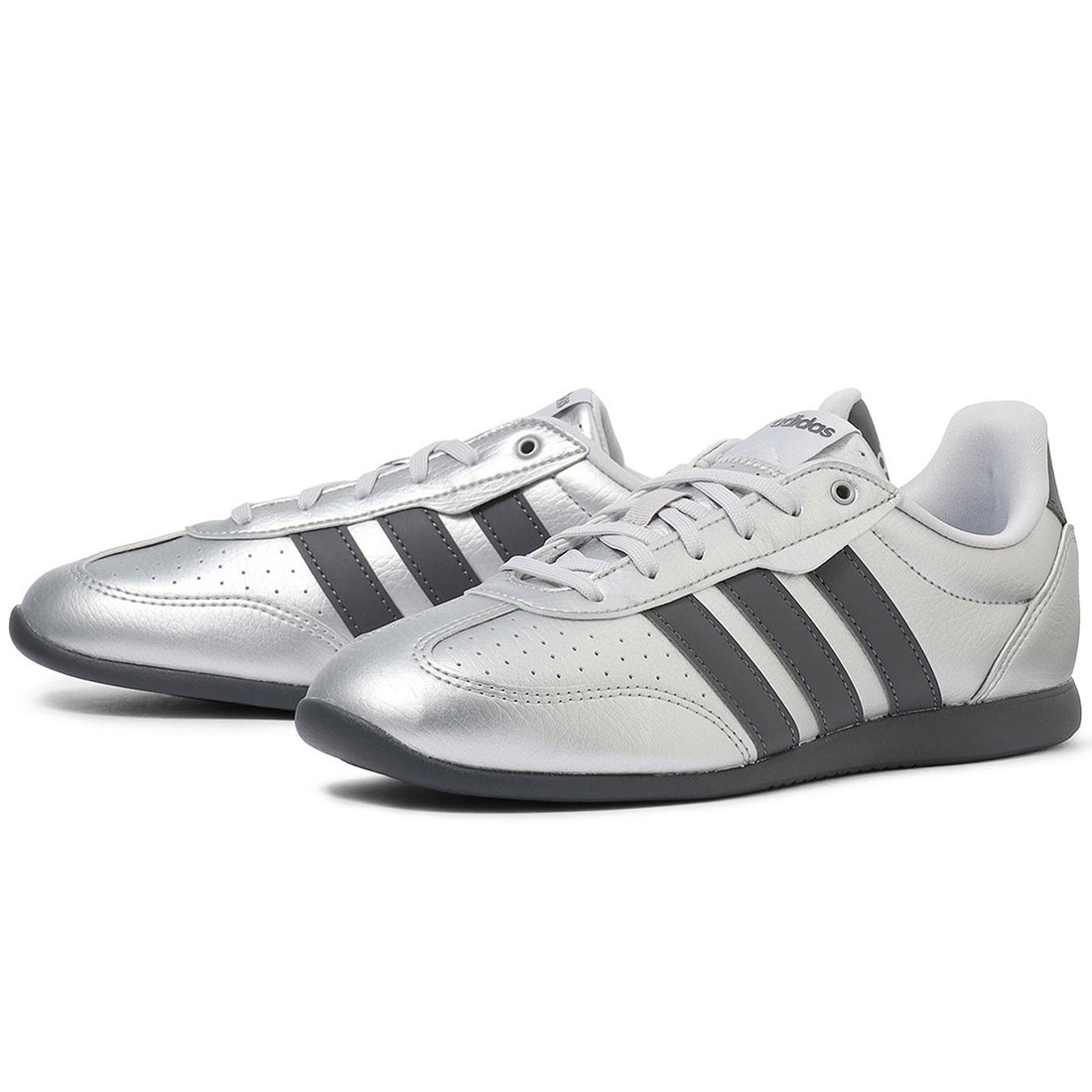 アディダス バレダ 置き目 adidas BARREDA LO 引っ敷きしろがね色/薄墨色/黒いこと HQ7384
