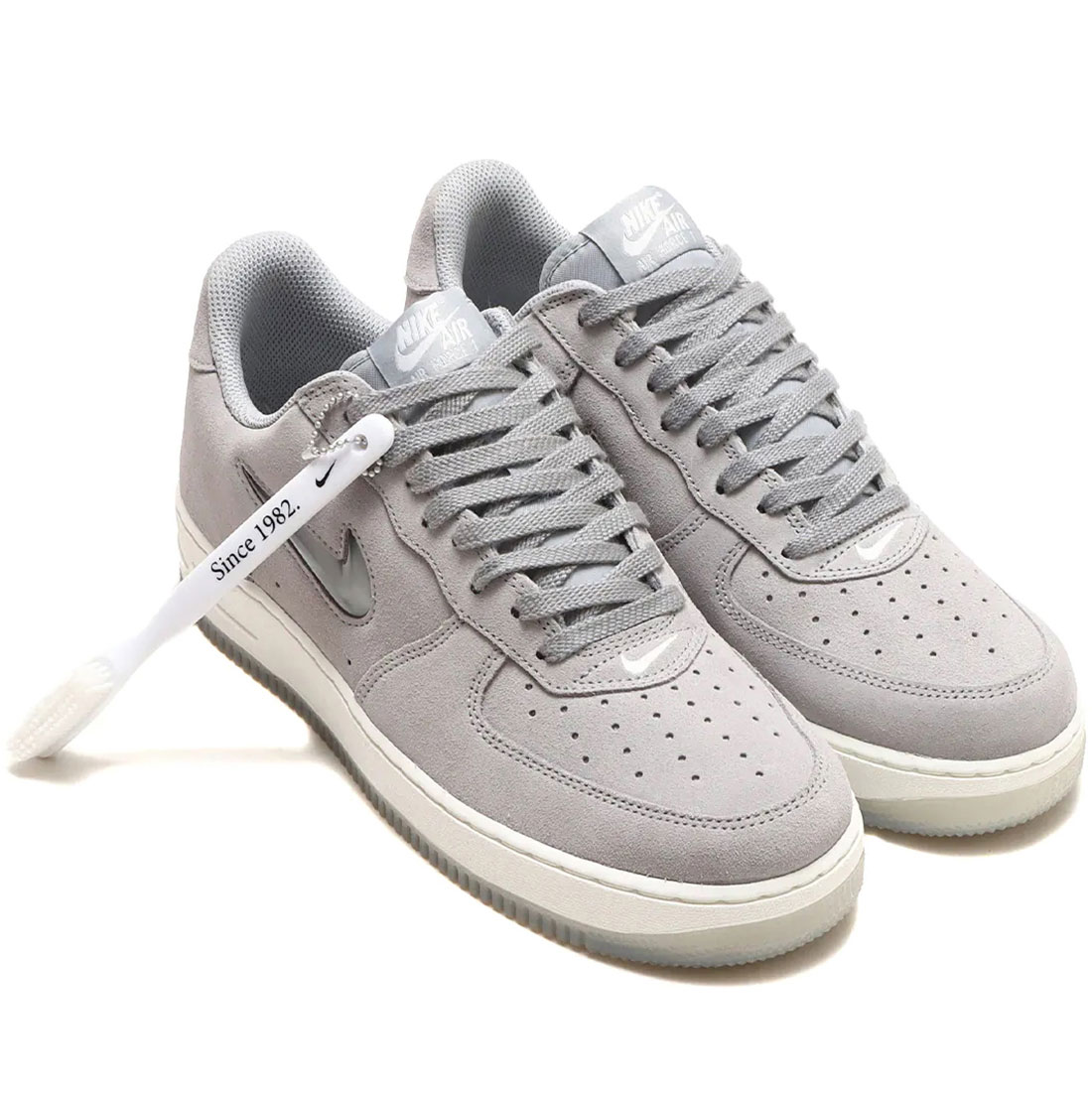 ○日本正規品○ ナイキ エア フォース 1 ロー レトロ NIKE AIR FORCE