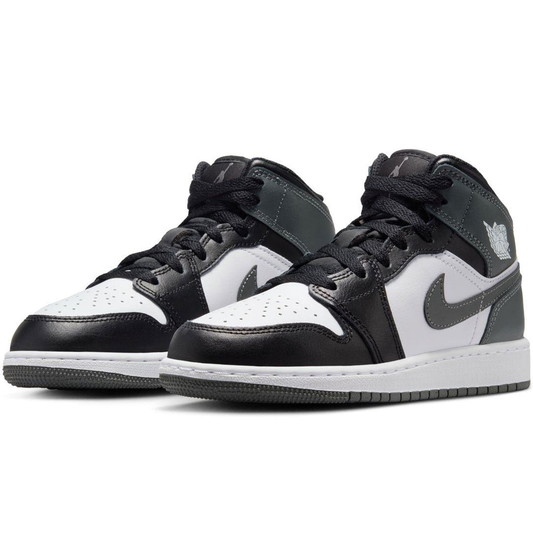 ナイキ エア湖 ジョーダン 1 ミッド GS NIKE J AIR JORDAN 1 MID GS 黒いこと/白いこと/アイアン薄墨色 DQ8423-001