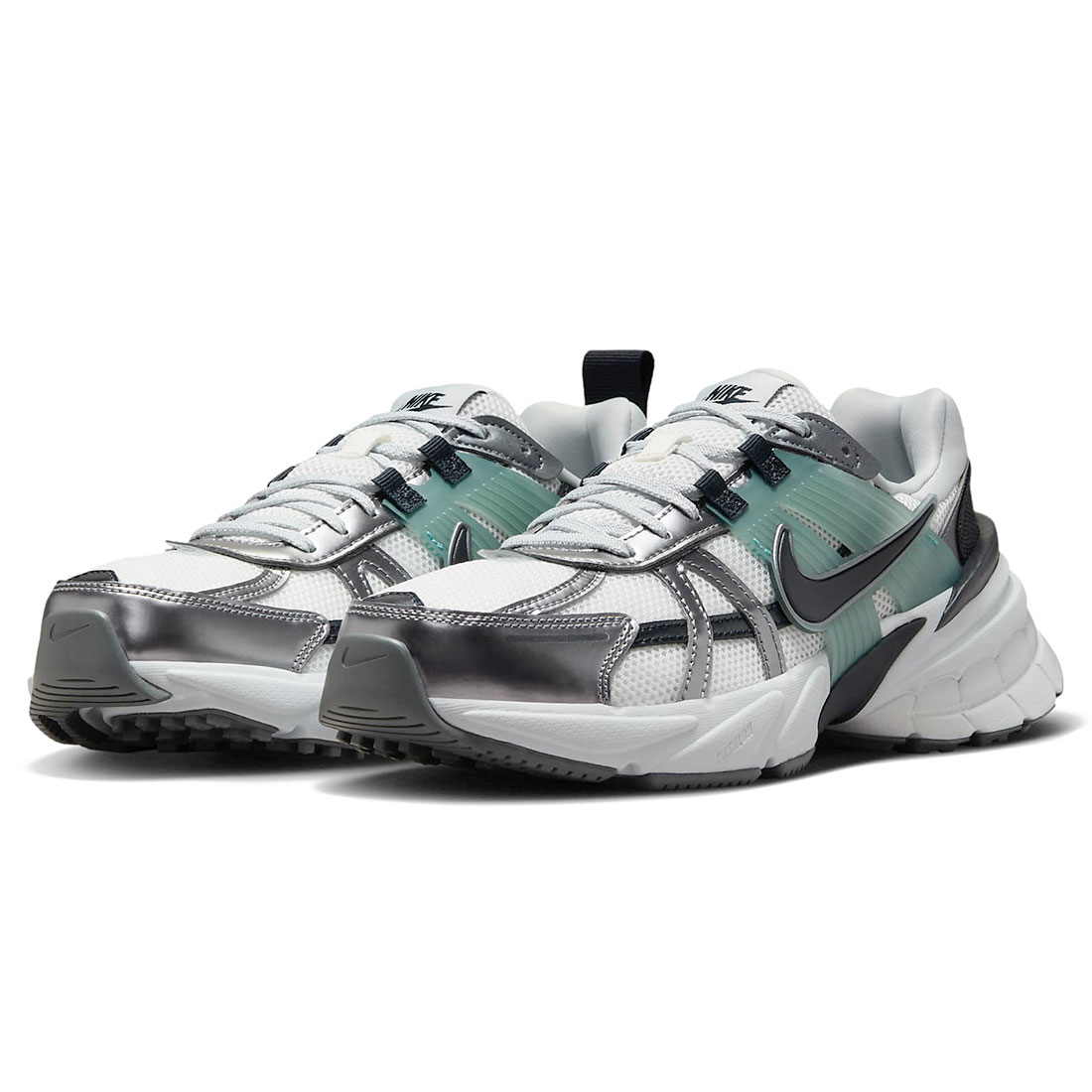 ナイキ V2K 幽客 NIKE W V2K RUN 首脳会談白いこと/メタリッククールグレー/ピュアプラチナム/ダークオブシディアン HQ3484-121