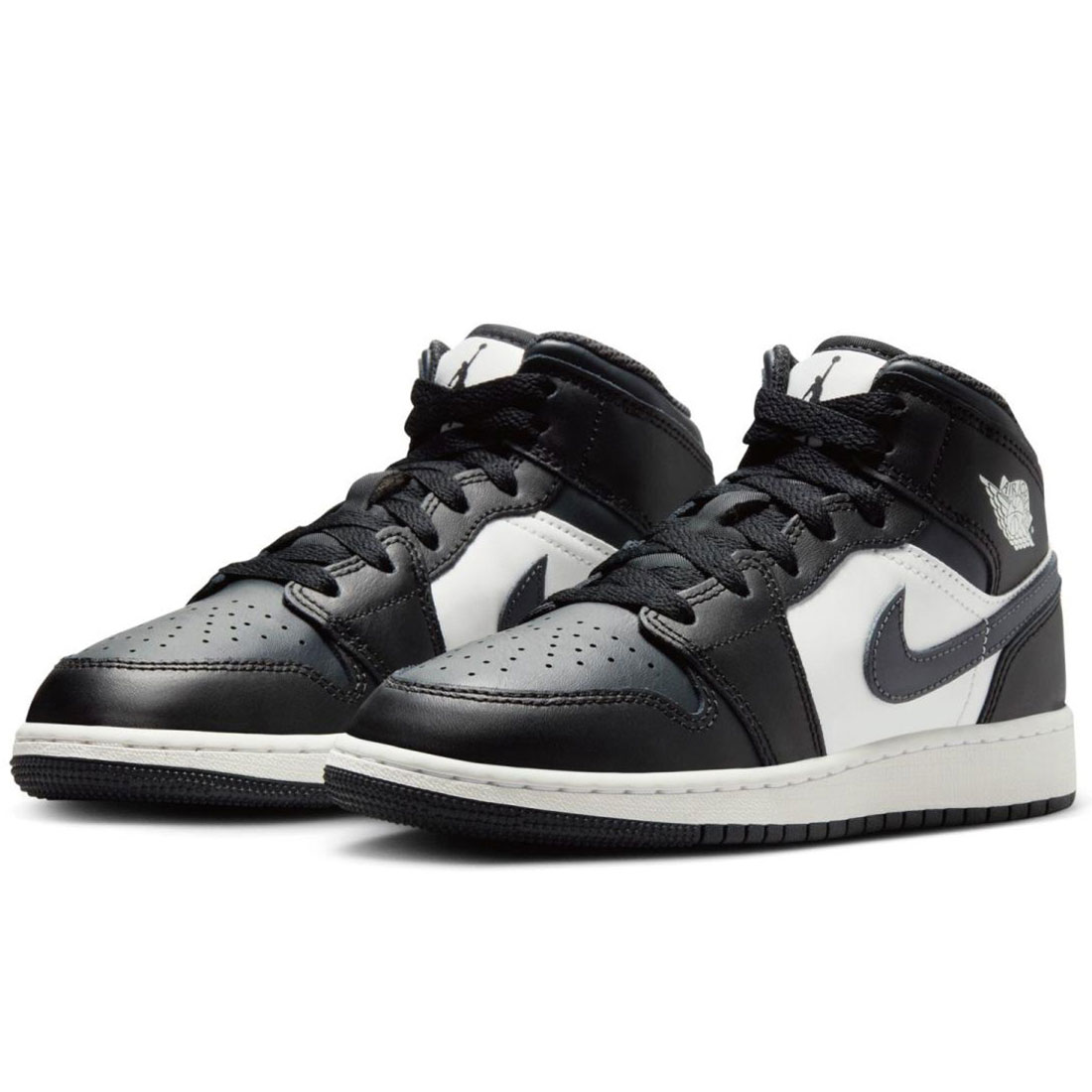 ナイキ エア湖 ジョーダン 1 ミッド GS NIKE J AIR JORDAN 1 MID GS 黒いこと/白いこと DQ8423-010