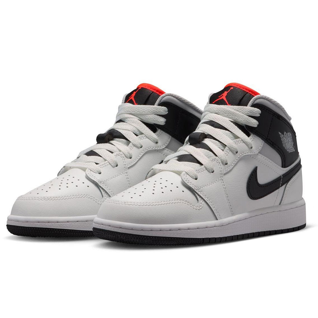 ナイキ ジョーダン 1 ミッド GS NIKE J JORDAN 1 MID GS 首脳会談白いこと/インフラ赤いこと/黒いこと DQ8423-109