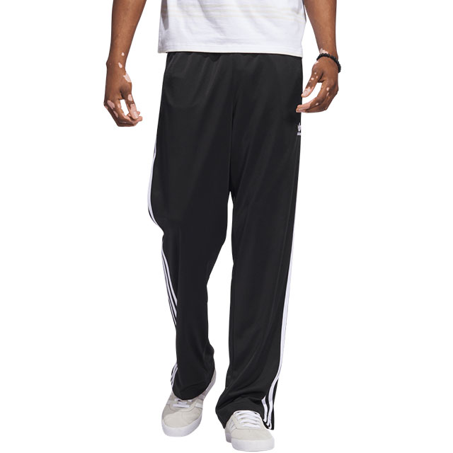 アディダス　adidas トラックパンツ　Mサイズ　新品未使用 アディダス アーカイブトラックパンツ（ジャージ） - レッド