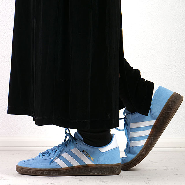 adidas Originals アディダスオリジナルス スニーカー ハンドボール スペツィアル [BTP23/BD7632 FW24] HANDBALL SPEZIAL レディース 靴 シューズ ライトブルー/フットウェアホワイト/ガム 正規取扱店｜Shoetime アウトフィットストア