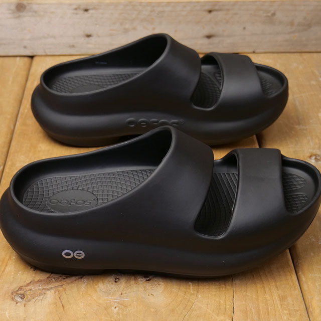 【6か月保証】 ウーフォス OOFOS リカバリーサンダル ウーヤー [2000970050252 FW25] OOyea メンズ・レディース 靴 厚底 スライドサンダル 疲労回復 アフタースポーツ Black 正規取扱店