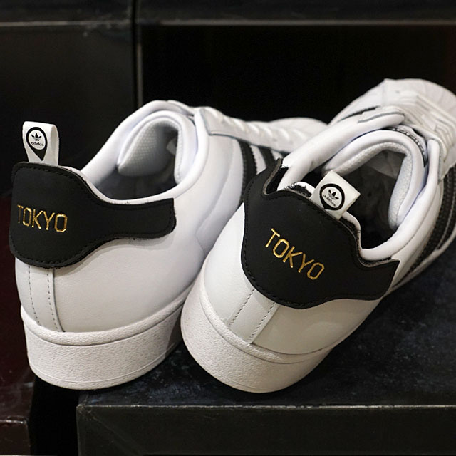 楽天市場 アディダス オリジナルス Adidas Originals スニーカー スーパースター 50周年モデル 東京 Superstar 50th Tokyo Fx77 Ssq2 メンズ レディース 靴 White Black ホワイト系 S E Shoetime