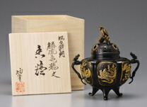 陵丘銅器 『 麟鳳亀龍 』 香炉 旭峰 銅製 漆びき香炉 開運 仕合わせ キリン 鳳凰 龍 百獣の王 亀 菊 和室 飾りつけ 通信販売 売りわたす