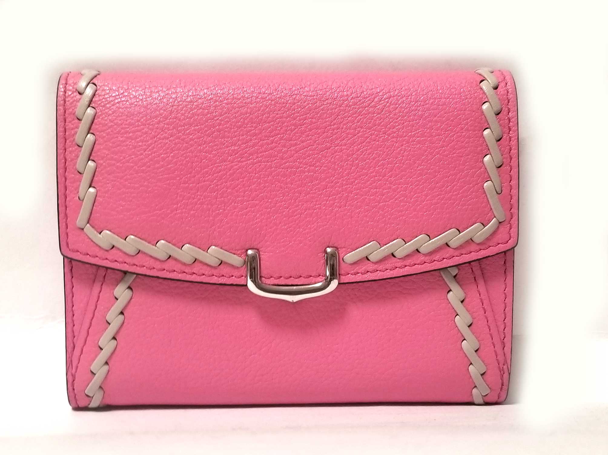 思わしい カルティエ パウダーコンパクト 札入れ C ドゥ カルティエ サクラ色 ぬい目 Cartier 二つ折り レディース 【中古】 レディース財布-バッグ・小物・ブランド雑貨