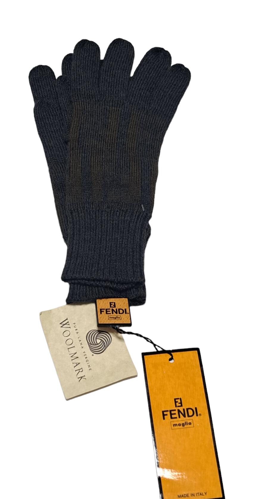 FENDI. フェンディ. 新品未使用 カシミヤ100% 手袋 楽天市場】FENDI フェンディ ズッカ グローブ 手袋 ウール レディース