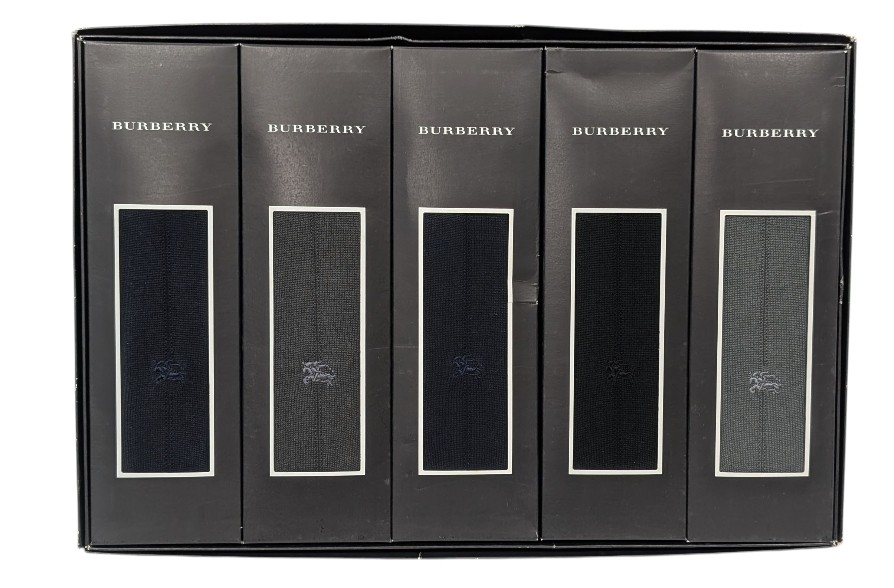 【新品未使用】BURBERRY チェック柄ソックス　Mサイズ BURBERRY ノバ チェック柄ソックス 23-24cm ブラック 新品