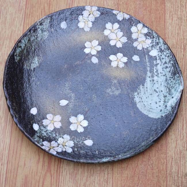京焼   清水焼 花かがり6寸皿(黒灰釉）  八幡