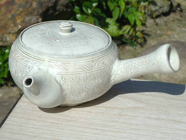 楽天市場】京焼 清水焼 白掛桜急須 陶あん : 京焼清水焼専門店 松韻堂