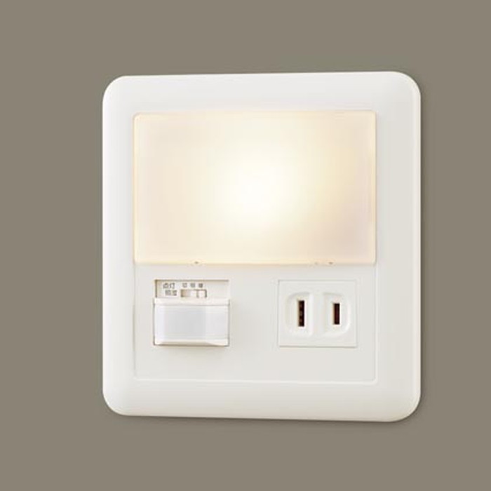 LGBC70068 パナソニック フットライト コンセント付 明るさセンサ付 小丸電球5W相当 電球色 7,167円
