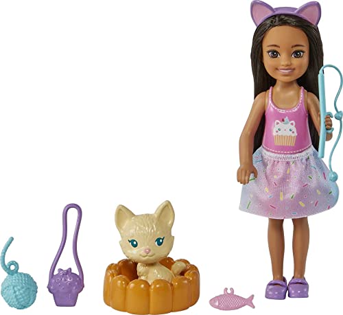 バービー バービーあやつり人形 Barbie Chelsea Doll \u0026 Pet Playset with 5 Accessories, Brunette Small Doll Wearing Removable Skirt with Kitten, Pet Bed \u0026 Moreバービー バービーあやつり人形