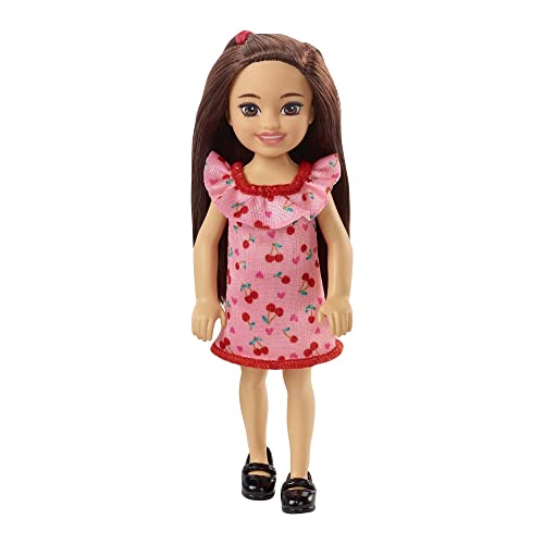 バービー バービーあやつり人形 Barbie Chelsea Doll (Brunette) Wearing Ruffled Cherry-Print Dress and Black Shoes, Toy for Kids Ages 3 Years Old \u0026 Upバービー バービーあやつり人形