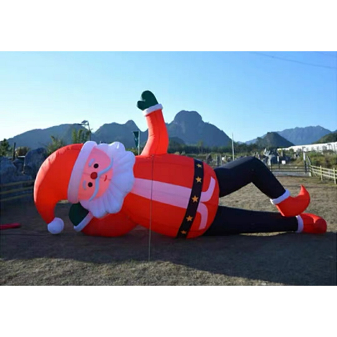クリスマス飾りつけ サンタさん  膨らます 出来事  庭 室外かざり付ける