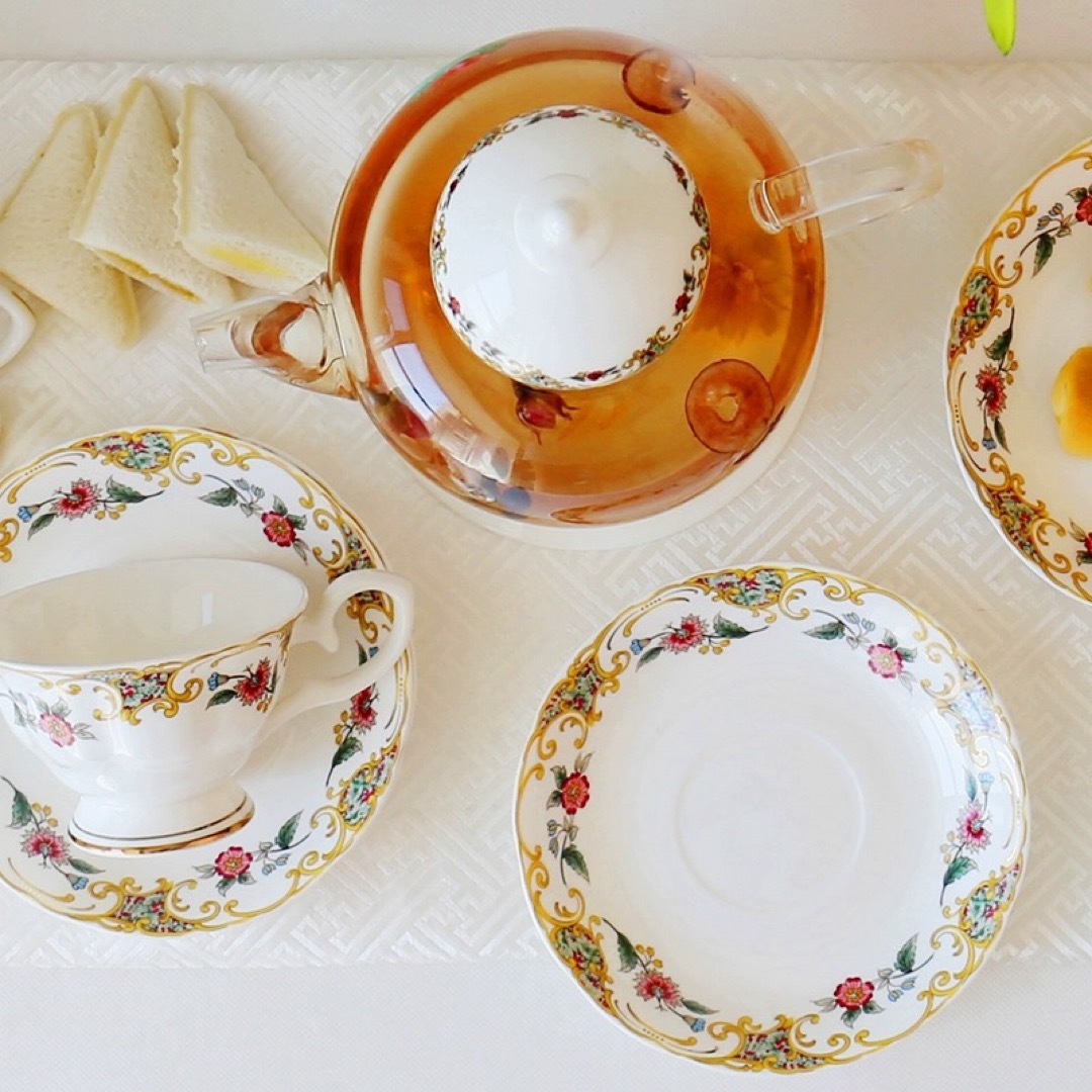 西洋調ティーカップ セット 陶器 高級感 カップ＆ソーサー 4客コーヒーカップ